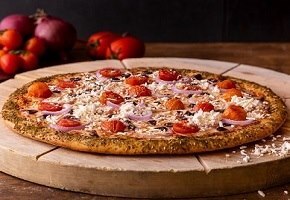 פיצת שף משפחתית יוונית 100% מוצרלה