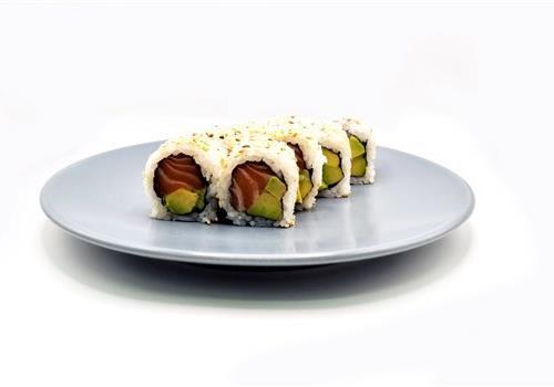 סלמון אבוקדו קלאסי סלמון אבוקדו קלאסי