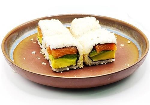 סנדוויץ סלמון אבוקדו סנדוויץ סלמון אבוקדו