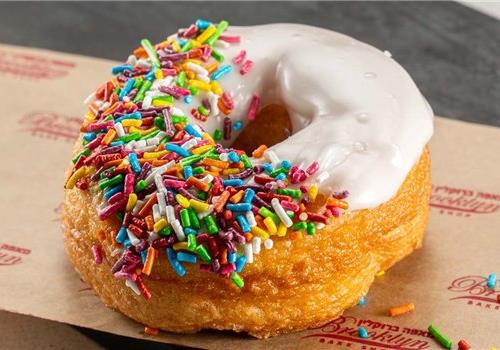דונאטס לבן סוכריות White Sprinkle Donut