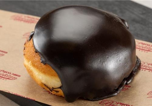 סופגניה קסטרד שחור Chocolate Custard Donut