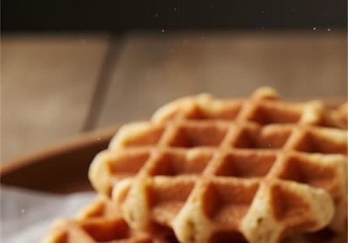 וופל בלגי 2 יחידות בלווי שוקולד אגוזי לוז