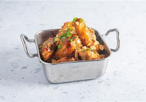 כנפיים עם בוטנים ועירית