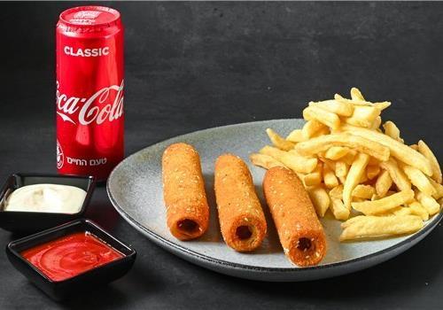 שלישיית נקניקיות בציפוי קריספי