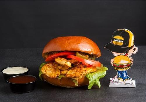 דאבל צ'יקן בורגר: כפול חזה עוף במרינדה בלחמנייה