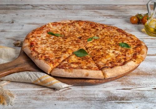 פיצה מבצק משובח משפחתית