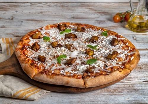 פיצה בלקנית ענקית