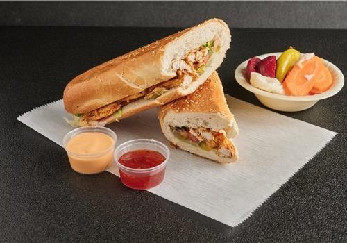 חזה עוף  בבגט