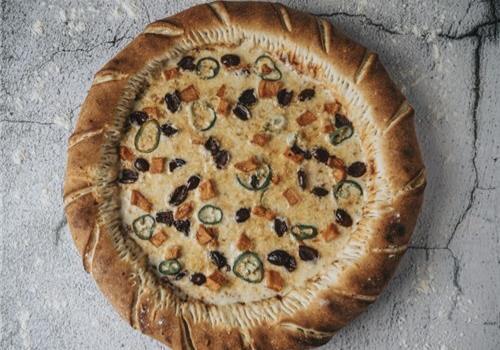 פיצה ציז׳י  ענקית