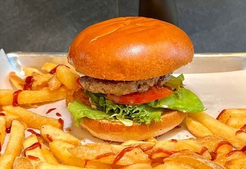 המבורגר קלאסי 220 גר'