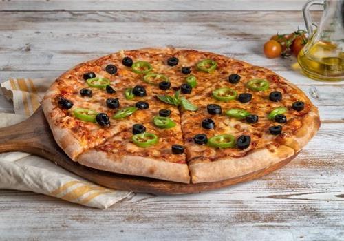 פיצה חריפה משפחתית