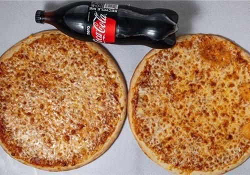 דיל 2 משפחתיות  (L) + שתיה גדולה    