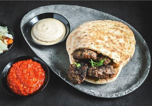 הקבב של אבי בפיתה