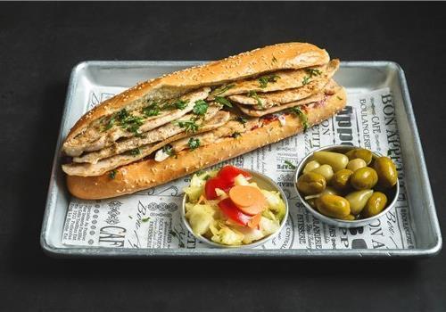 חזה עוף בבאגט