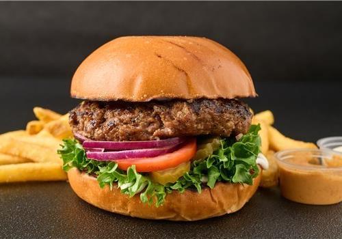  CLASSIC CARNIVORE גרם 220 + צ'יפס