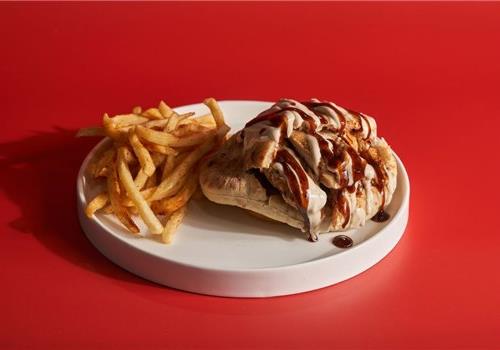 קו-קו חזה עוף בפיתה (ברטבים/תבלין הבית)