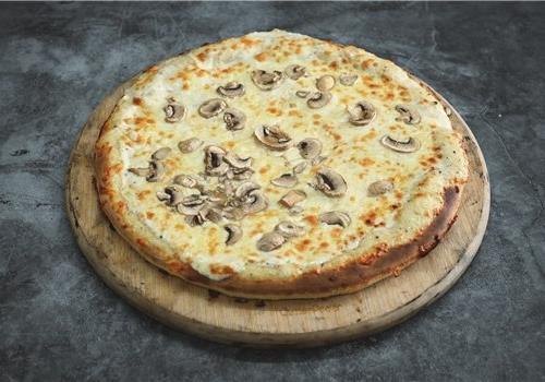 פיצה מוקרמת משפחתית