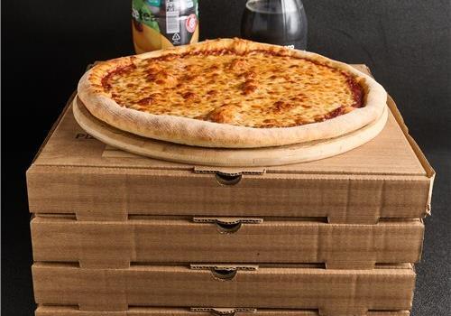 5 מגשי מסיבה L+ שתי תוספות + 2 בקבוקי ליטר וחצי