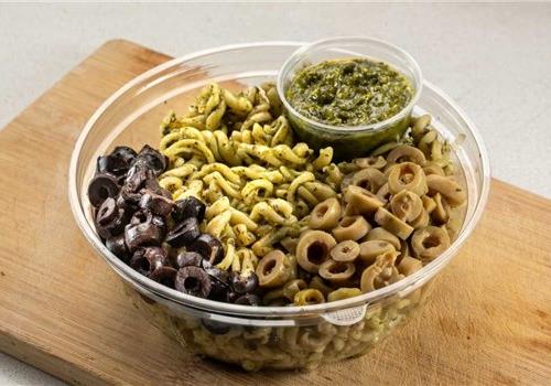 סלט פסטה רוטב פסטו