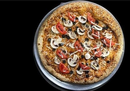 פיצה איטלקית ענקית