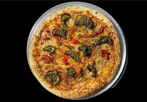 פיצה בלקנית ענקית