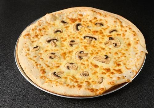 פיצה רוטב שמנת פטריות משפחתית