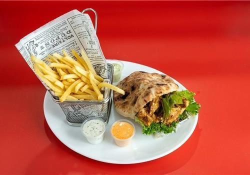 חזה עוף בפיתה