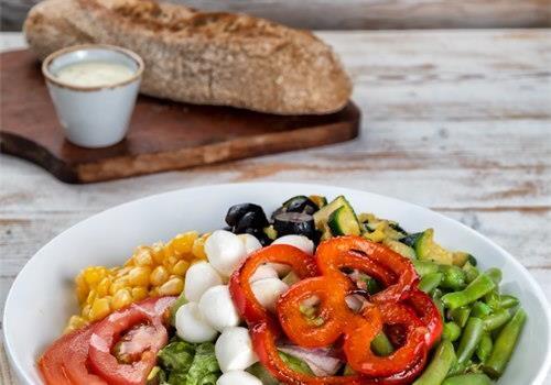 סלט ים תיכוני