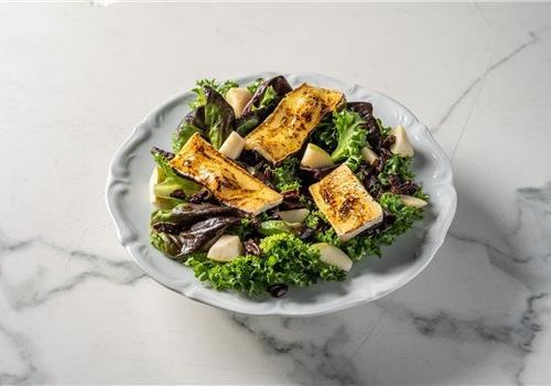 סלט עלים וגבינת טלאג'יו