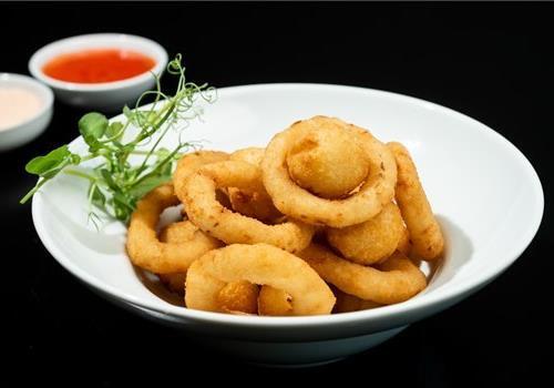 טבעות בצל וכדורי פירה