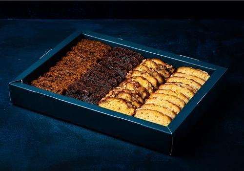 מגש מתוקים עוגות בחושות