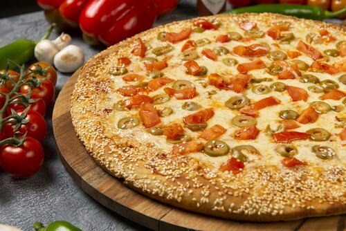 2 מגשים + תוספת + שתייה + רוטב לכל מגש