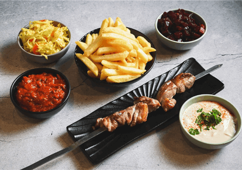 שיפודי סלמון במגשית