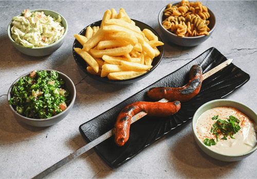 נקניקיות חריפות במגשית