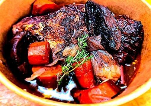 קוק או ואן - מנה מהמטבח הצרפתי הקלאסי