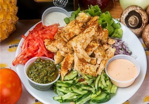 סלט חזה עוף במרינדה