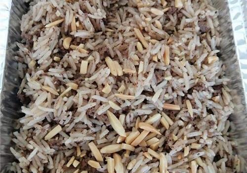 חשווה אורז עם בשר טלה טחון בהראט קינמון שקדים