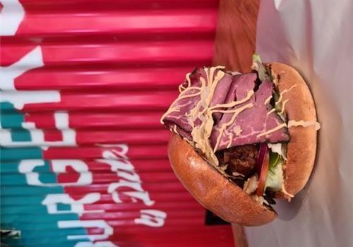 ארוחת DIRTY JEW BURGER