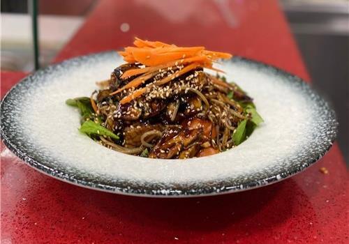 סלט עוף אסייתי