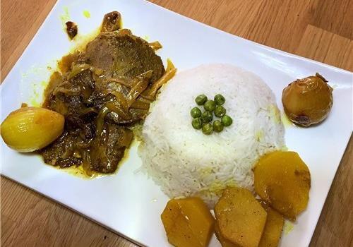 פרוסות בשר בצלחת