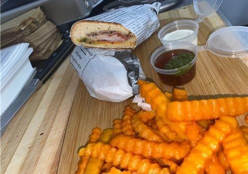 אחלן פסיכי (אקסטרה נקניק)