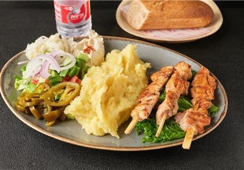 עסקית צלחת פרגיות על האש