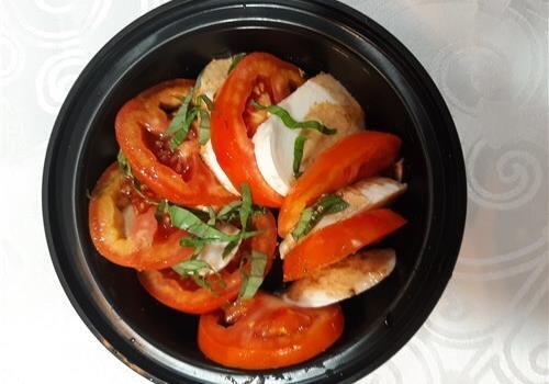 סלטים - קפרזה - סלט מהמטבח האיטלקי הקלאסי  (צמחוני)- מומלץ