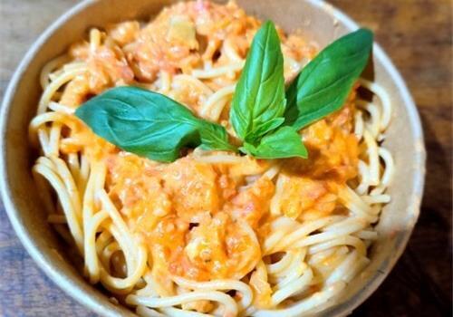 ספגטי ברוטב רוזה (עגבניות שמנת מתוקה)