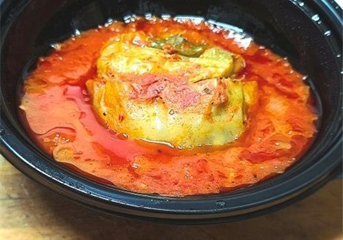 מנות לבית - פלפל במילוי בשר בקר ואורז ברוטב עגבניותבתיבול שמיר ובזיל- יח אחת