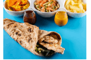 חזה עוף על האש בלאפה עם צ'יפס