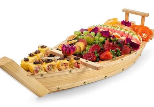 סירת פירות בשילוב סושי