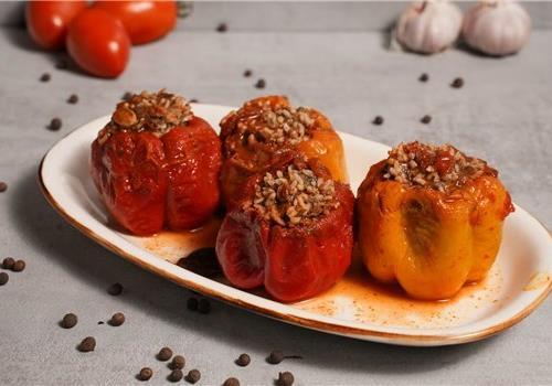 קילו  פלפל ממולא בשר בקר ואורז