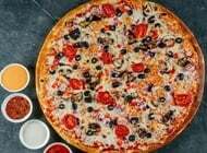 פיצה משפחתית ענקית 8 משולשים XXL + כל התוספות ללא הגבלה