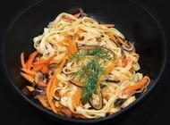 אטריות אורז עם ירקות